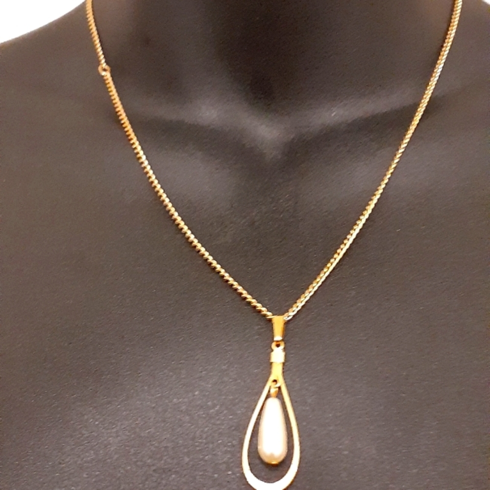 Pearl Drop Necklace